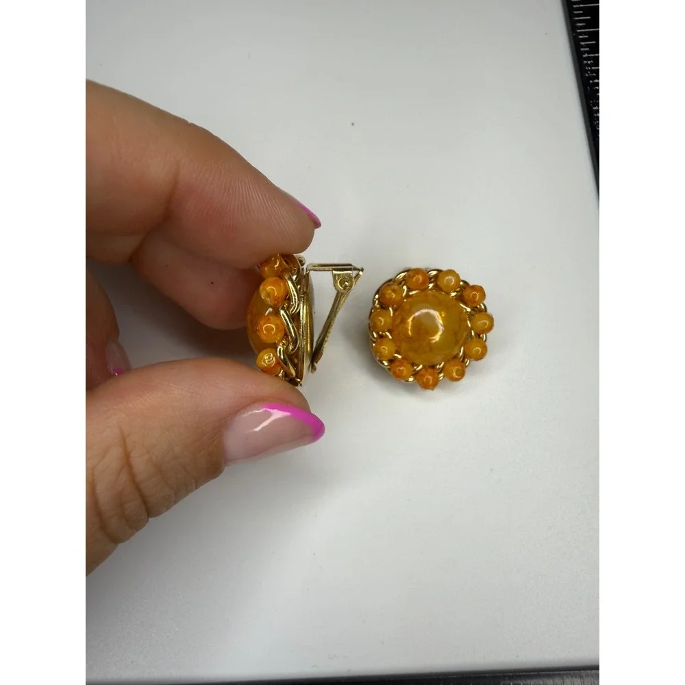 Vintage Hong Kong Orange Marbled Resin Bead Gold Tone Clip On Earrings 1 Inch